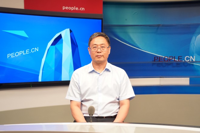 中國(guó)藝術(shù)研究院院長(zhǎng)、黨委副書記周慶富做客人民網(wǎng)。張力洋攝
