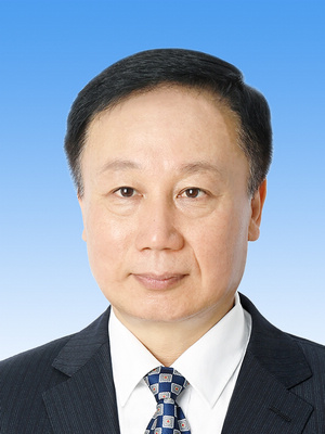 馬宏偉，男，滿族，1969年4月生，研究生學(xué)歷，中共黨員，現(xiàn)任人民日報社副總編輯。